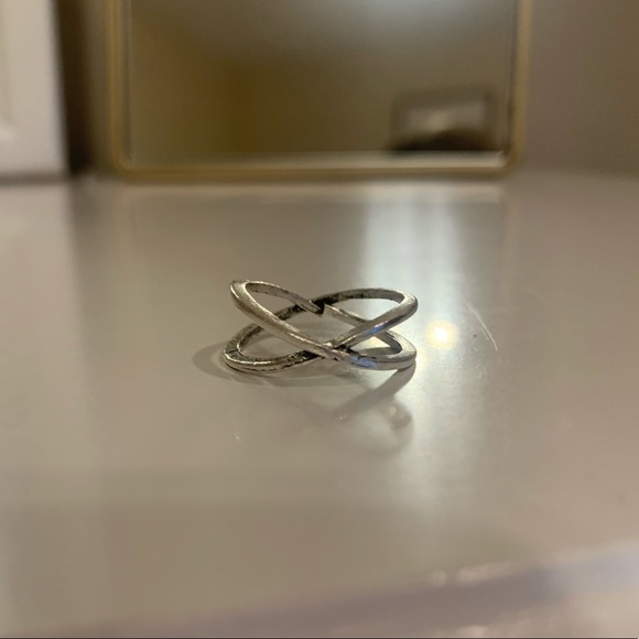 Silver ring - Picture 2 of 3